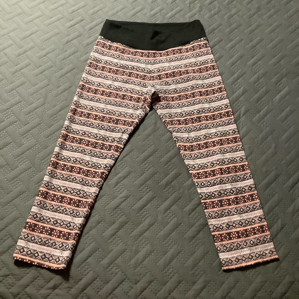 American Eagle pattern leggings.